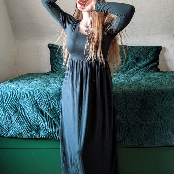 Ethereal Emerald Green Maxi Dress - Picture 3 of 6